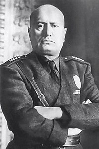 https://upload.wikimedia.org/wikipedia/commons/thumb/8/8a/Mussolini_mezzobusto.jpg/200px-Mussolini_mezzobusto.jpg